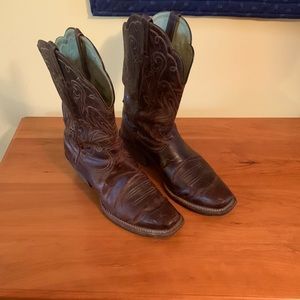 Artiat women’s square-toed boots -used